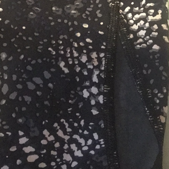 Victoria’s Secret Black Print Knockout Mesh Insert Sport Leggings - Picture 8 of 12